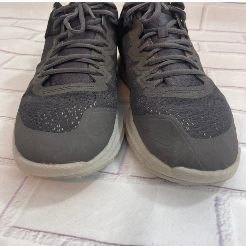 Nike shoes - Picture 7 of 9